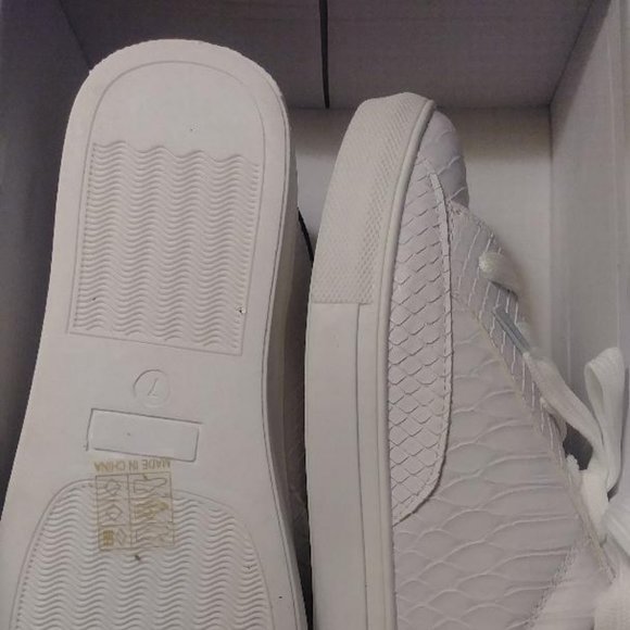 Mata White Snake Sneaker size 7 NWB - Picture 3 of 4